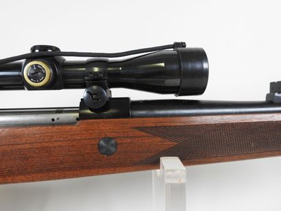 Carabine à verrou de marque SAKO modèle A5...