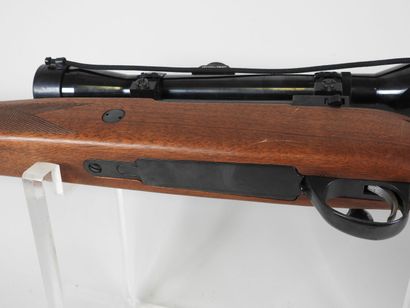 Carabine à verrou de marque SAKO modèle A5...