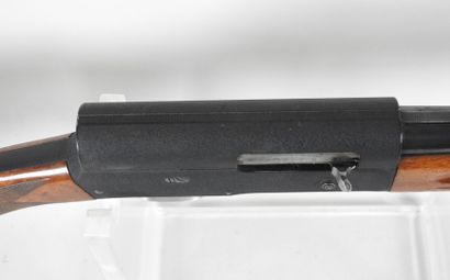 Fusil de chasse semi-automatique de marque...
