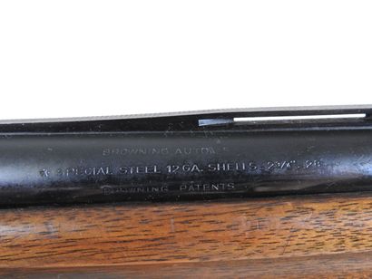 Fusil de chasse semi-automatique de marque...