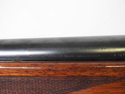 Rare fusil semi-automatique de marque BROWNING...