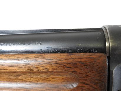 Fusil de chasse semi-automatique de marque...