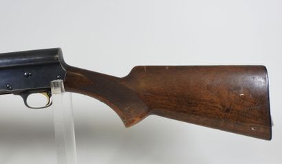 Fusil de chasse semi-automatique de marque...