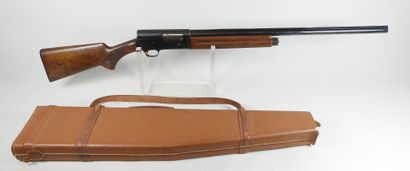 Fusil de chasse semi-automatique de marque...