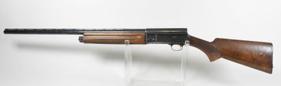 Fusil de chasse semi-automatique de marque...