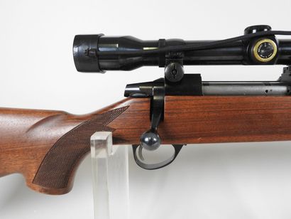 Carabine à verrou de marque SAKO modèle A5...