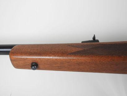 Carabine à verrou de marque SAKO modèle A5...