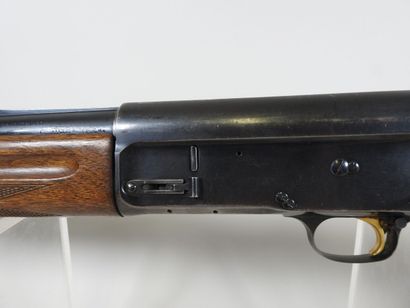 Fusil de chasse semi-automatique de marque...