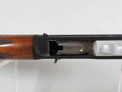 Fusil de chasse semi-automatique de marque...