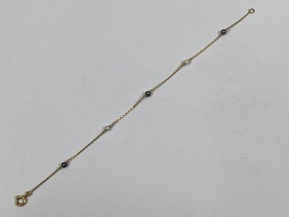 Bracelet in 18K yellow gold with 3 small...