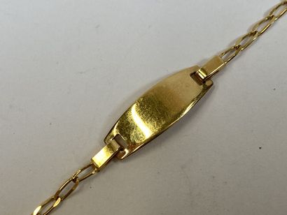 Curb in 18 ct yellow gold, not engraved.

Weight...