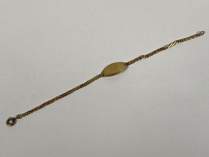 Curb in 18K yellow gold, the plate not engraved.

Weight...