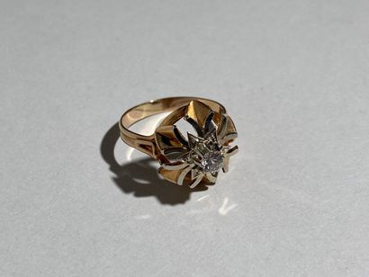 Bague fleur stylisée en or jaune et gris...