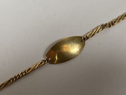 Curb in 18K yellow gold, the plate not engraved.

Weight...