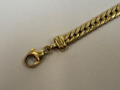 Bracelet in 18K yellow gold with flattened...