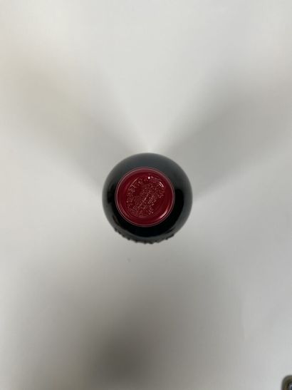 POMEROL. Pétrus. 2008. 1 bt. (une rayure...