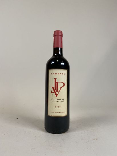 POMEROL. Château Petit Village. Le Jardin....