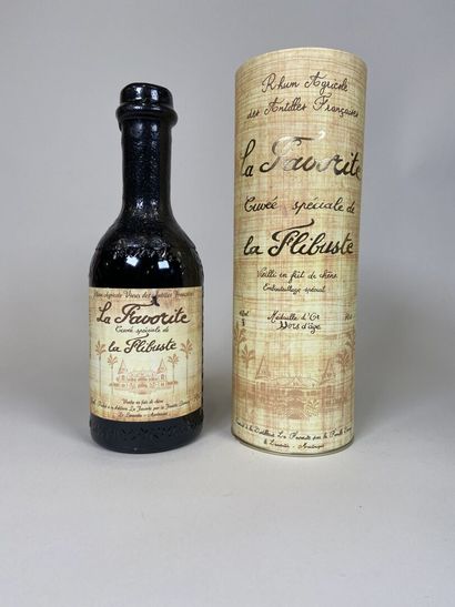RHUM. La Favorite. Flibuste 1999. 1 bt N°1047....