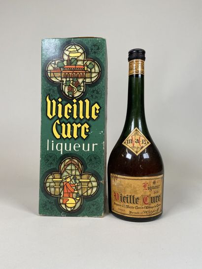 LIQUEUR. La Vielle Cure. 1 bt. 
(flowing...