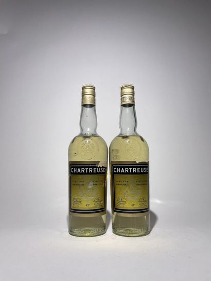 CHARTREUSE. Yellow. Voiron 1966-1982. 2 bt...