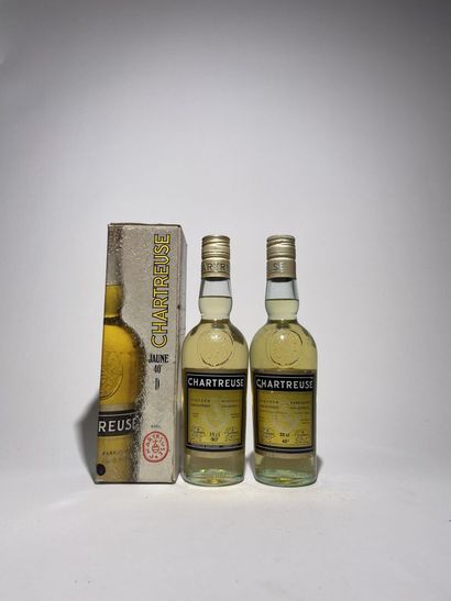 CHARTREUSE. Yellow. Voiron 1966-1982. 2 bt...