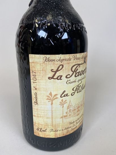 RHUM. La Favorite. Flibuste 1999. 1 bt N°1047....