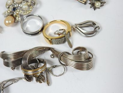 Ensemble de bijoux fantaisie, certains en...