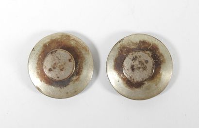 Paire de boutons de col circulaires en argent...