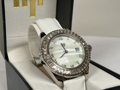 LIP.
Montre-bracelet de dame, le mouvement...