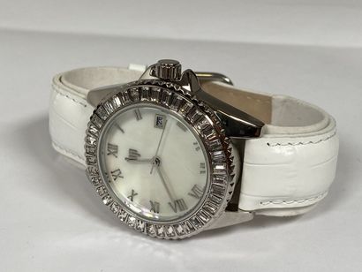 LIP.
Montre-bracelet de dame, le mouvement...