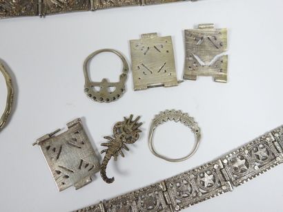 Afrique XXe.
Lot de bijoux berbère en argent...
