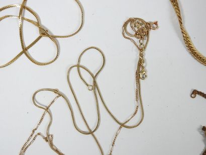 Ensemble de bijoux fantaisie comprenant chaines...
