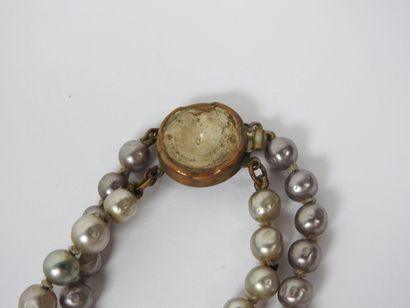 Ensemble de bijoux fantaisie comprenant :...
