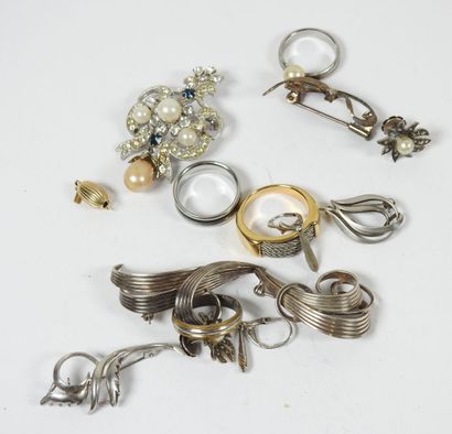 Ensemble de bijoux fantaisie, certains en...