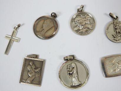 Ensemble de 7 médailles religieuses, circulaires,...