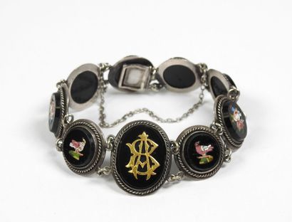 Silver bracelet with eight circular or oval...