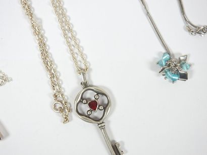 Ensemble de bijoux fantaisie en argent, colliers...