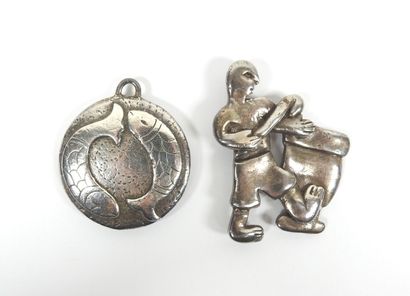 Pendentif circulaire probablement en argent...