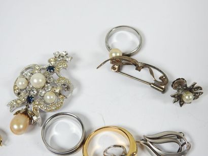 Ensemble de bijoux fantaisie, certains en...