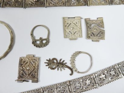 Afrique XXe.
Lot de bijoux berbère en argent...