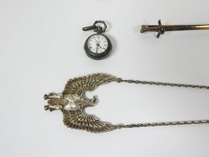 Set of costume jewelry including : 
- gilded...