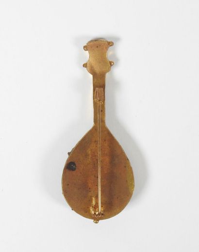 Gilded metal brooch decorated with a guitar...