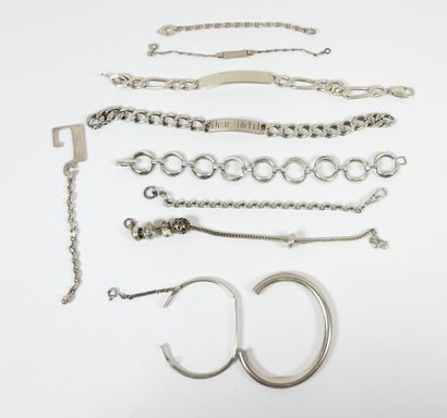 Ensemble de 8 bracelets en argent dont :...