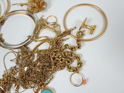 Ensemble de bijoux en métal doré comprenant...