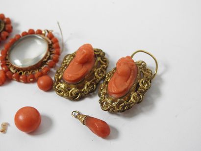 Set of ornamental elements in coral, metal...