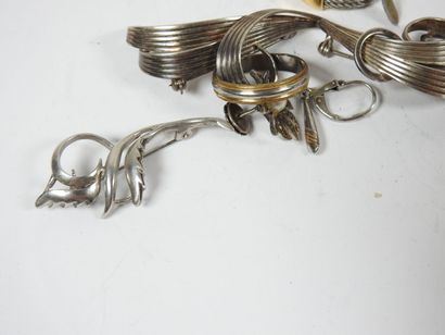 Ensemble de bijoux fantaisie, certains en...