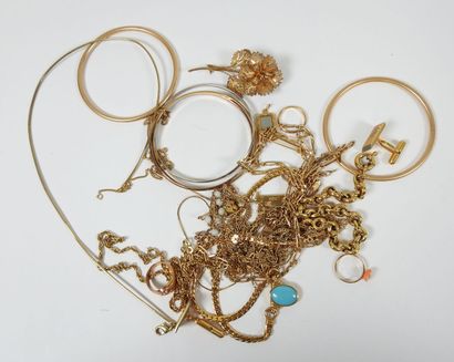 Ensemble de bijoux en métal doré comprenant...
