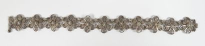 Silver bracelet filigree with stylized flowers.
Weight...