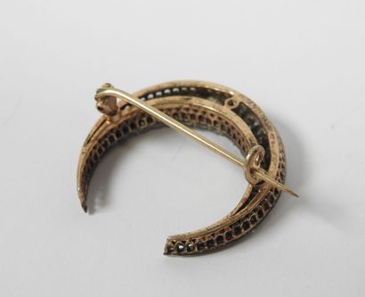 Silver brooch gilded crescent-shaped, decorated...