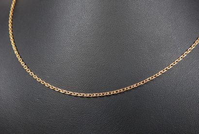 Chaine de cou en argent à maille forçat.
Poids...